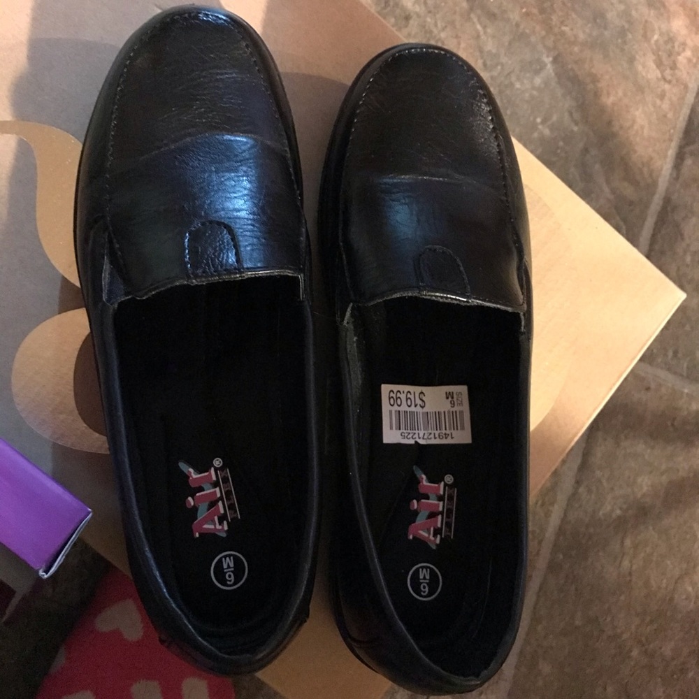 Black flats. Memory Foam. Size 6M. Never worn.